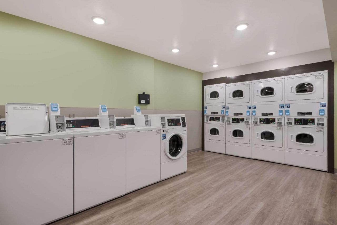 Woodspring Suites Phoenix-Deer Valley Екстериор снимка